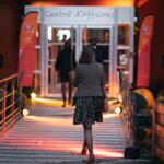 Le parvis du Centre d'Affaires avec un jeux de lumière pour le dîner de gala de RCF Anjou