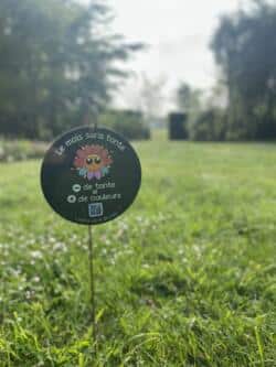 Panneau mois sans tonte présent dans nos espaces extérieurs